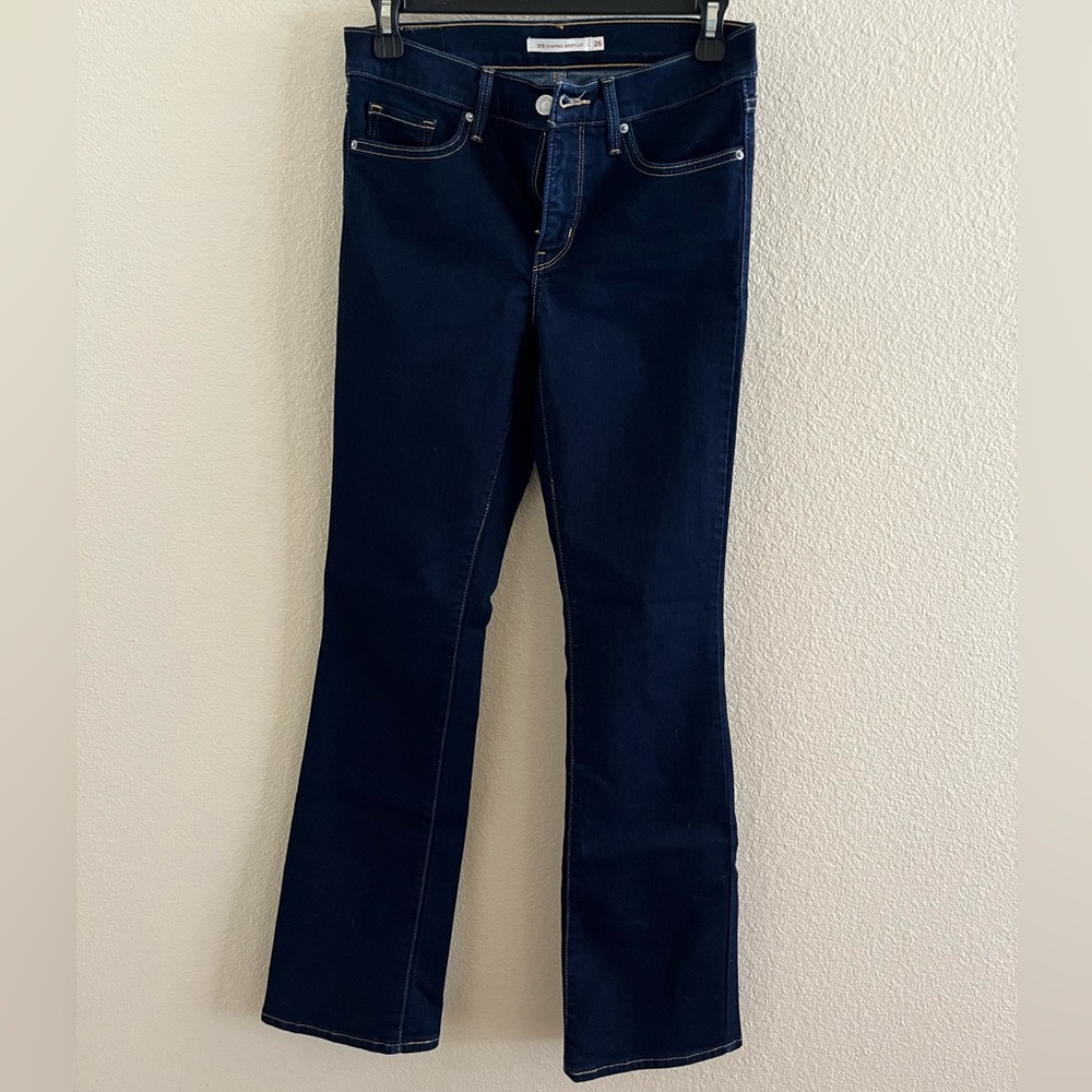 Levi’s 315 Shaping Bootcut jeans size 26.